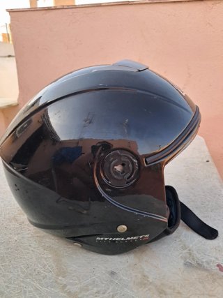 Casco de moto negro MT Helmets