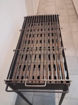 Barbacoa de hierro para leña o carbón