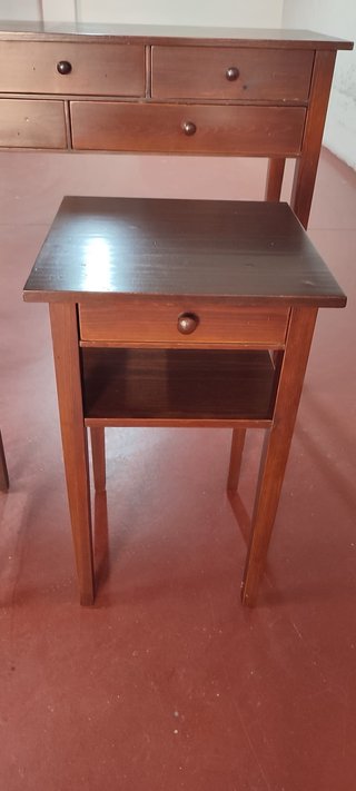 Cómoda y 2 mesitas de noche madera oscura