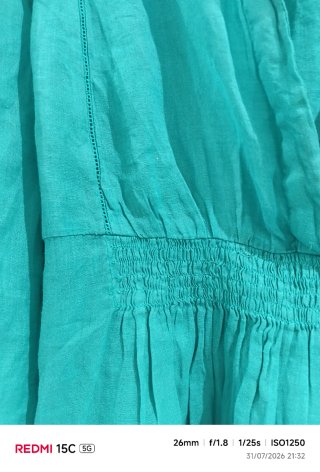 Falda, 2 blusas y cinturón. T XL