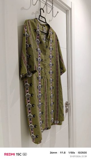 Falda, 2 blusas y cinturón. T XL