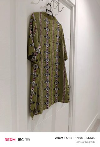 Falda, 2 blusas y cinturón. T XL