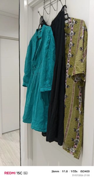 Falda, 2 blusas y cinturón. T XL