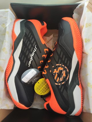 ¡Nuevas! Zapatillas Padel Jhayber. 43 y 44