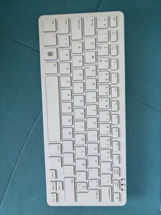Raspberry Pi 500 Teclado y Ratón Blanco