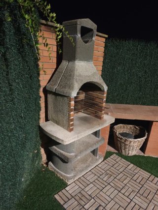 Barbacoa de obra ladrillo y piedra