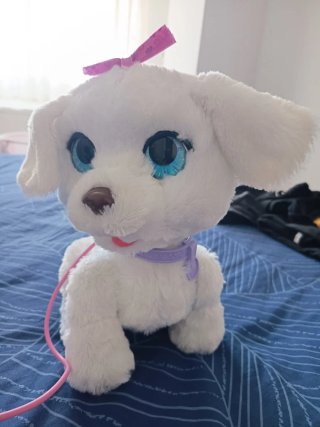 Perrita Fur Real Friends con collar y correa