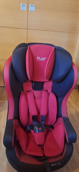 Silla de coche Play Isofix roja y negra