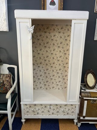 Armario Antiguo de Madera con Espejo