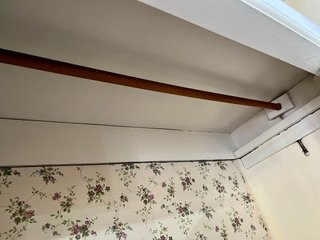 Armario Antiguo de Madera con Espejo