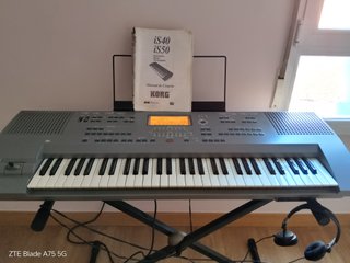 Teclado Korg iS50  no incluye soporte