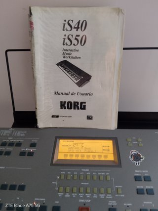 Teclado Korg iS50  no incluye soporte