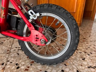 Bicicleta infantil roja