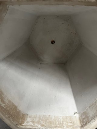 Jardinera alta de piedra para arbol