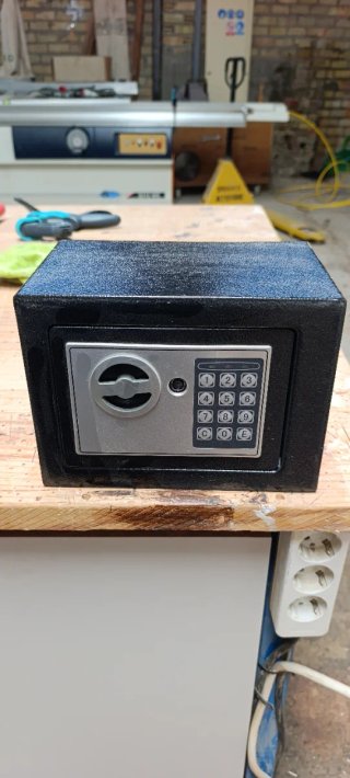 Caja Fuerte Negra Pequeña sin llaves