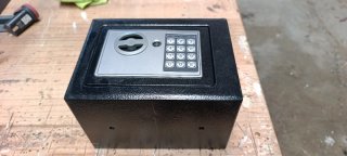 Caja Fuerte Negra Pequeña sin llaves