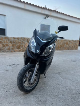 Peugeot Scooter 125cc Negra
