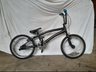 Bicicleta BMX Negra