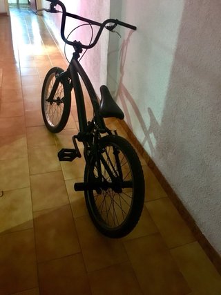 Bicicleta BMX Negra