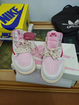 Nike x Travis Scott Barb Pink