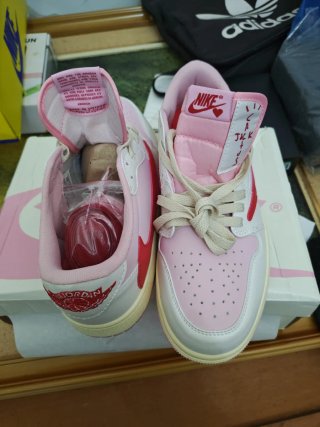 Nike x Travis Scott Barb Pink
