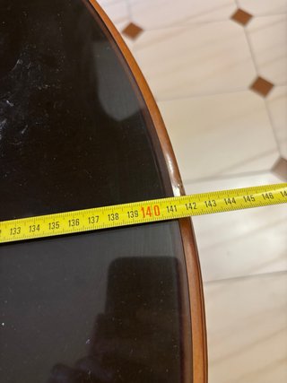 Mesa de comedor ovalada con sillas