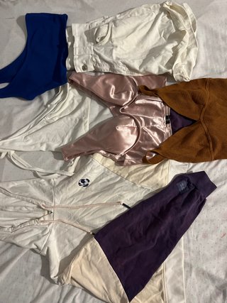 Conjunto Ropa: Chaqueta, 4 Tops y Pantalón