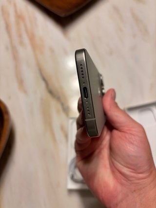 iPhone 15 Pro Titanio