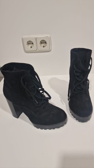 Botines negros Primark con cordones