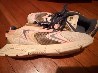 Zapatillas Chica Lacoste Beige y Rosa.