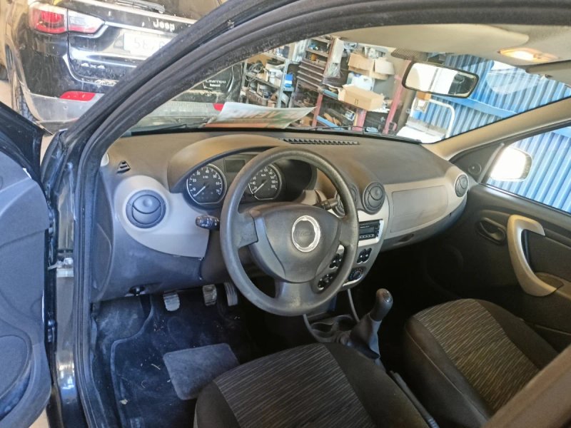 Dacia Logan 2010 - foto 1
