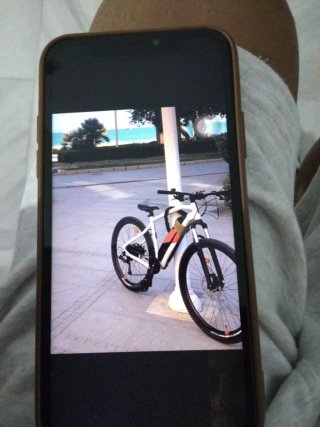 Bicicleta eléctrica blanca