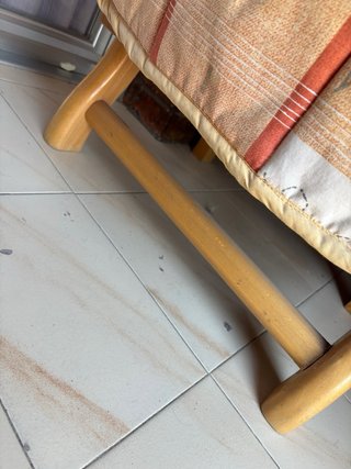Mecedora de tela y madera