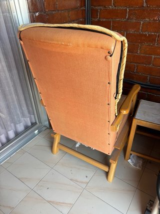 Mecedora de tela y madera