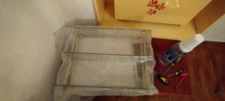 Estantería de pared de cristal