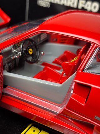 Bburago Ferrari F40 (1987) 1:18 Die-Cast rossa