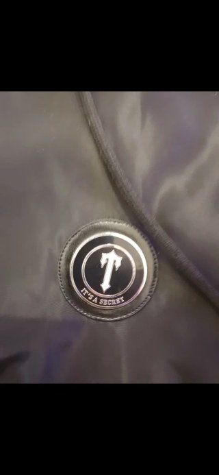 Chaqueta Negra, leer descripción