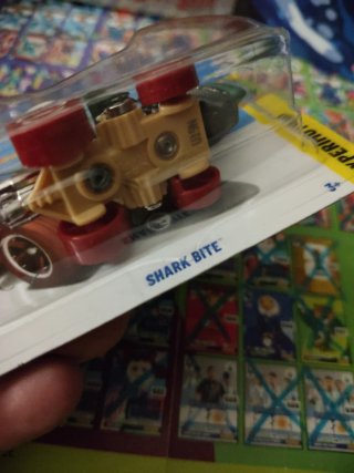 Hot Wheels Shark Bite th