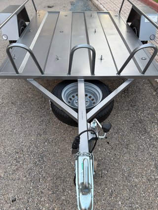 Remolque para 3 motos nuevo.
