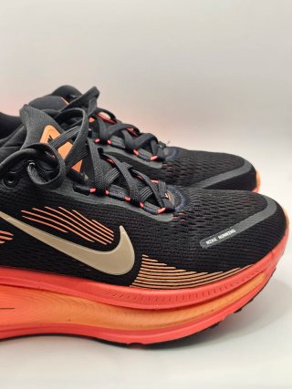 Nike Vomero 18 Unisex Nero/Arancione