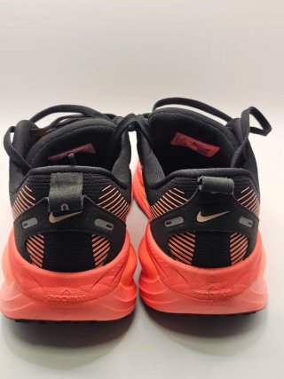 Nike Vomero 18 Unisex Nero/Arancione
