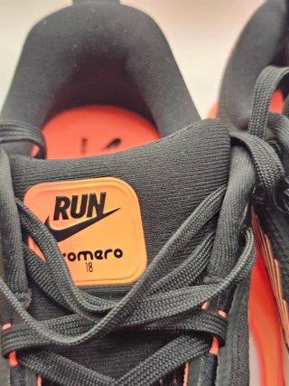 Nike Vomero 18 Unisex Nero/Arancione
