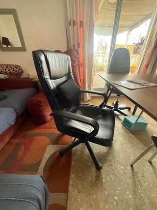 Silla de oficina con ruedas