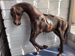 Lote de figuras de caballos