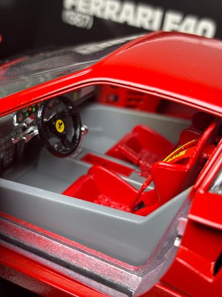 Bburago Ferrari F40 (1987) 1:18 Die-cast metal ros