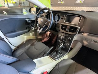 Volvo V40 Cross Country Volvo V40 Cross Country 2.0 D2 Momentum Auto