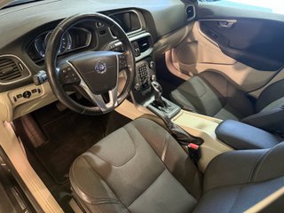 Volvo V40 Cross Country Volvo V40 Cross Country 2.0 D2 Momentum Auto
