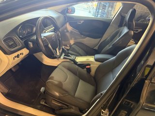 Volvo V40 Cross Country Volvo V40 Cross Country 2.0 D2 Momentum Auto