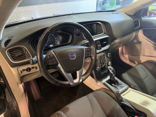 Volvo V40 Cross Country Volvo V40 Cross Country 2.0 D2 Momentum Auto
