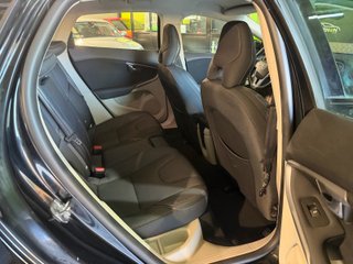 Volvo V40 Cross Country Volvo V40 Cross Country 2.0 D2 Momentum Auto